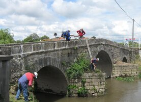 Zde se opravuje další z římských mostů přes řeku Este