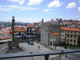 na vnější nádvoří před katedrálou