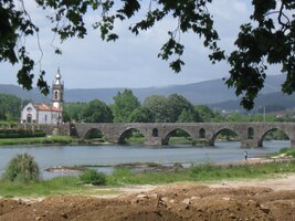 až k úžasnému římskému mostu