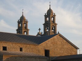 a čeká na západ slunce