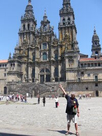 Jsme tu a katedrála nám stojí štafáž!