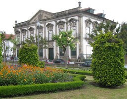 k paláci Archeveche des Braganca