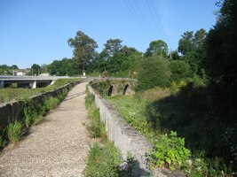 Kousek za městem je tento most,