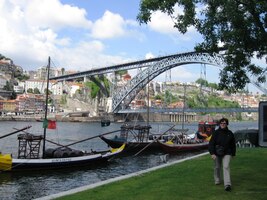 Na druhé straně mostu je čtvrť Vila Nova de Gaia