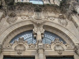 Jdeme kolem portálu chrámu San Fructuoso