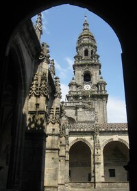 Ta věž v pozadí je Tore de Oro - Hodinová věž