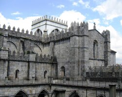 a z ochozů pod ním jsou nádherné výhledy