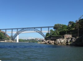 a pokračujeme k mostu Ponte Dona Maria Pia