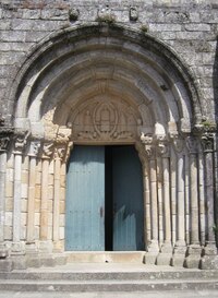 Jeho portál je z 12.století