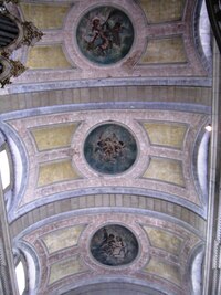 a zde detail výzdoby stropu