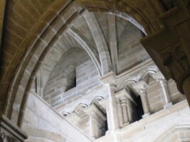 Přes krásu detailů působí celek až puritánsky prostě