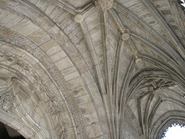 Interiér je však přehledný a typicky strohý