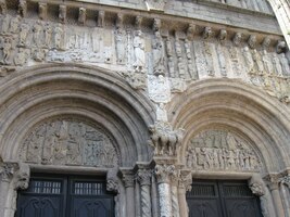 Branou Puerte de Platerias katedrálu opouštíme