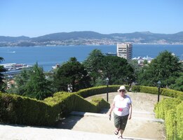 Stoupáme z přístavu na nejvyšší městský vrch