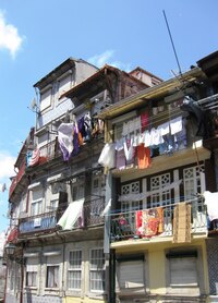 i když trochu zasažená místní chudobou