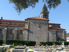 Odtud totiž pocházel biskup Teodomiro, který r.813 objevil ostatky sv.Jakuba