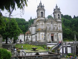 až nahoru k tomuto důstojnému chrámu