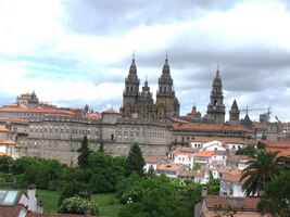 a obdivovali panorama vzdálené katedrály