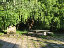 Libo posedět, poutníče?