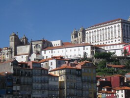 Je zpod něj krásně vidět katedrální vrch