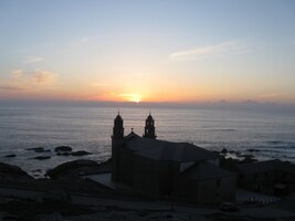 ale pak už jde spát do chladných vod oceánu