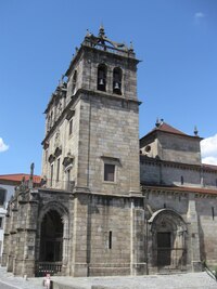Chloubou Bragy je románská katedrála La cathedral