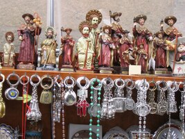 Ani tyto suvenýry nás znavené ale nezastavily na cestě k ubytování