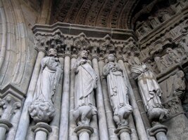 Ikonografie portálu je na svou dobu šokující