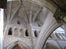 A románsko-gotický interiér? No, řekněte, není to nádhera?!