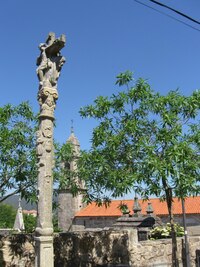 Toto je prastarý poutní kříž u kostela San Xulián