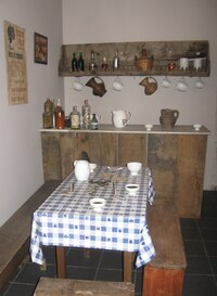 a pokračovali v národopisné expozici