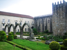 se zahradou Jardin Santa Barbara,