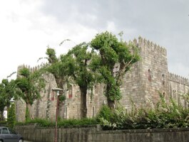 k další dominantní stavbě města - arcibiskupskému paláci