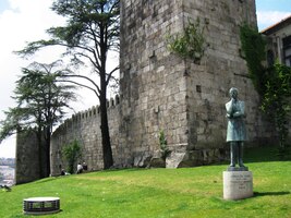 Tohle jsou zbytky městského opevnění - Muralha Fernandina
