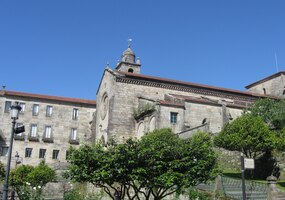 Tohle je mohutný františkánský klášter s chrámem