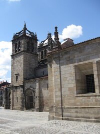 Je to stavba velice rozsáhlá,