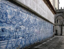 Na ochozu jsou celé ary výjevů z Ovidiových Proměn