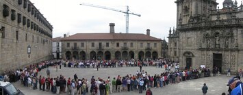 a u katedrály se zhrozili obrovské fronty na mši