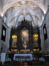 Interiér se jeví být též ryze gotickým