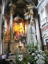 Je barokní a působí až mysticky