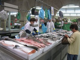 a městská tržnice (těch bylo naopak na cestě neurekom)