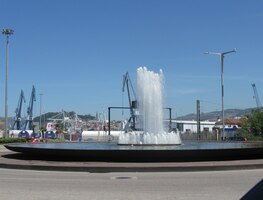 Vigo - fontána před přístavem
