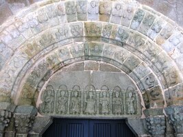 Tento skvostný portál v průčelí už ale nemá chybu