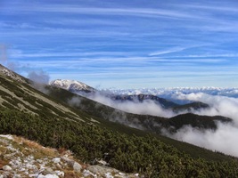 který ale v paprscích slunce rychle taje