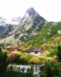 s nezbytnou Brnčálovou chatou