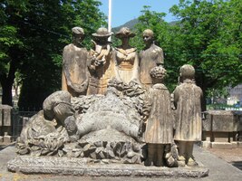 Je tu nádherný pomník padlým