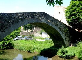 Na řekách Soulandres a Lergue je zde šest mostů (zde  Montifort)