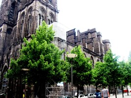 Její stavba se protáhla (stejně jako u pražského sv.Víta)