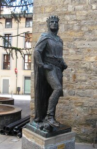 a pod ní socha maurobijce Ramira I