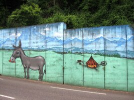 a tady nás sprejeři upozorňují na blízké Pyreneje